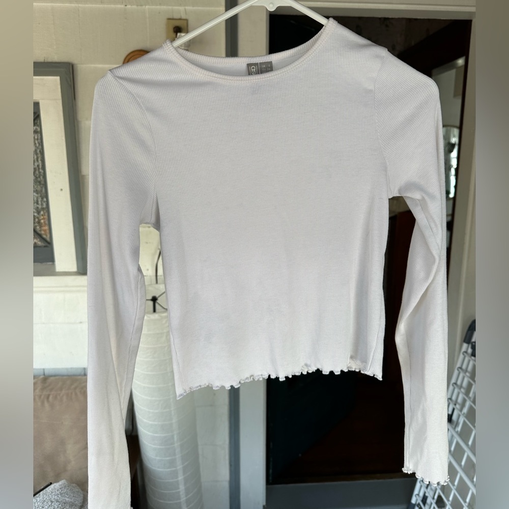 White crop top with ruffle detail size 4